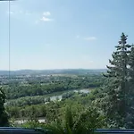 Mit Schoener Aussicht * Weitersburg