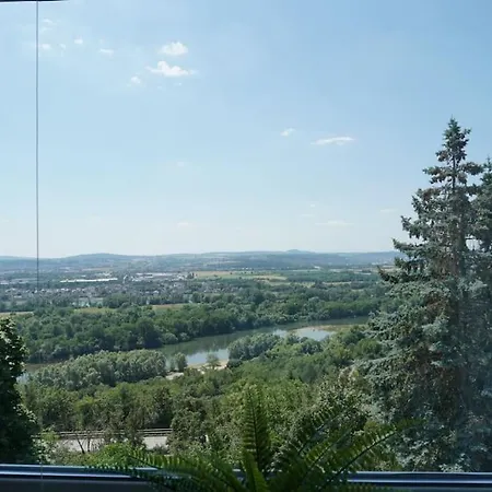 Mit Schoener Aussicht * Weitersburg