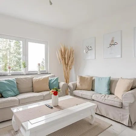 Mit Schoener Aussicht Semesterbostad *