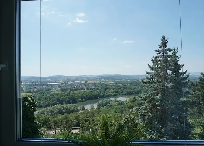 Mit Schoener Aussicht * Weitersburg